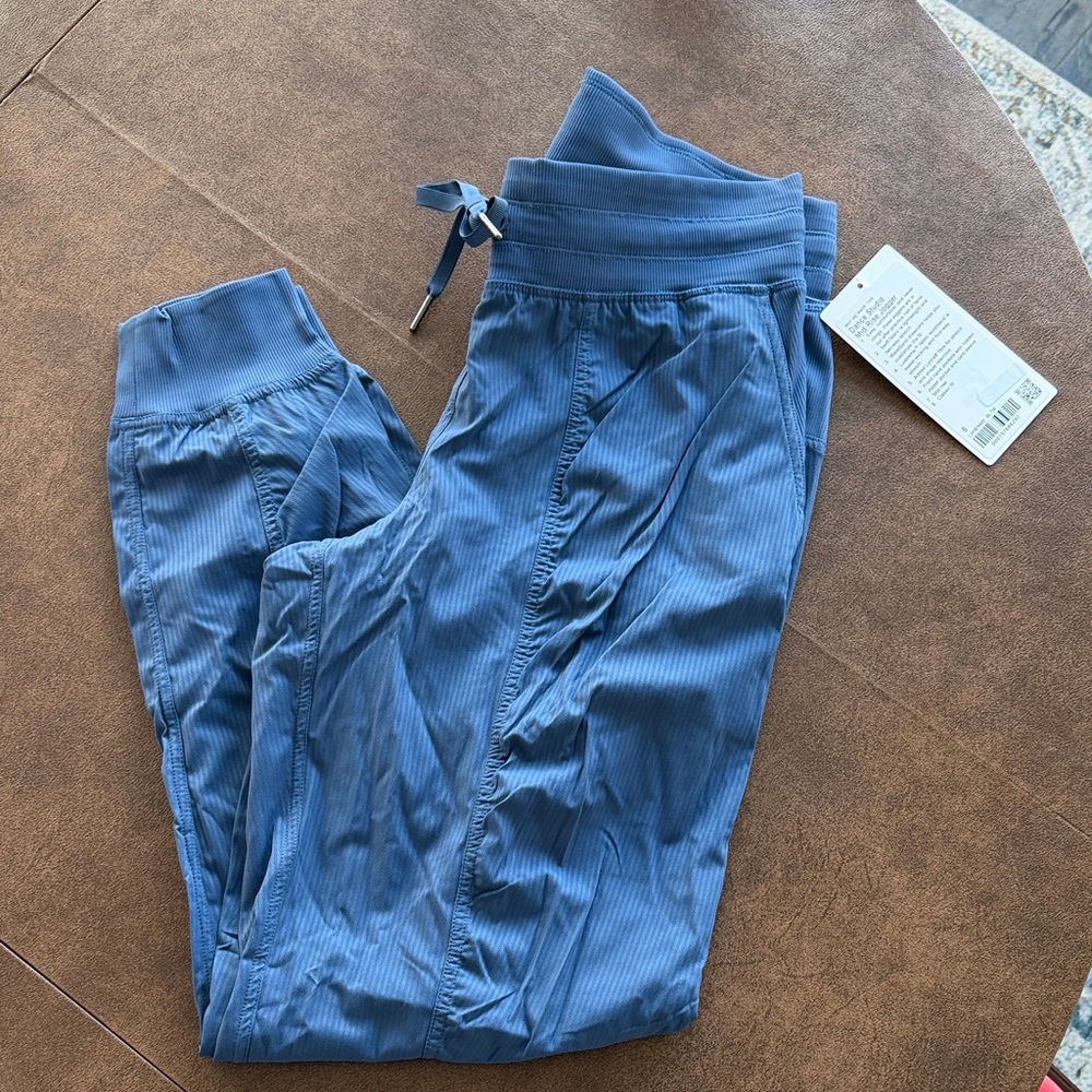 lululemon athletica Dance Studio mid rise jogger, size 8, NWT